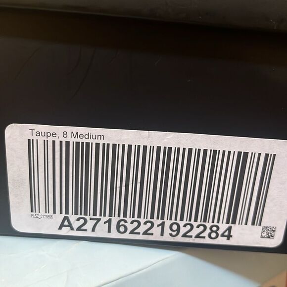 New in Box H By HALSTON Cindy Stacked Heel Suede and Fur Ankle Bootie Size8 - Picture 7 of 7